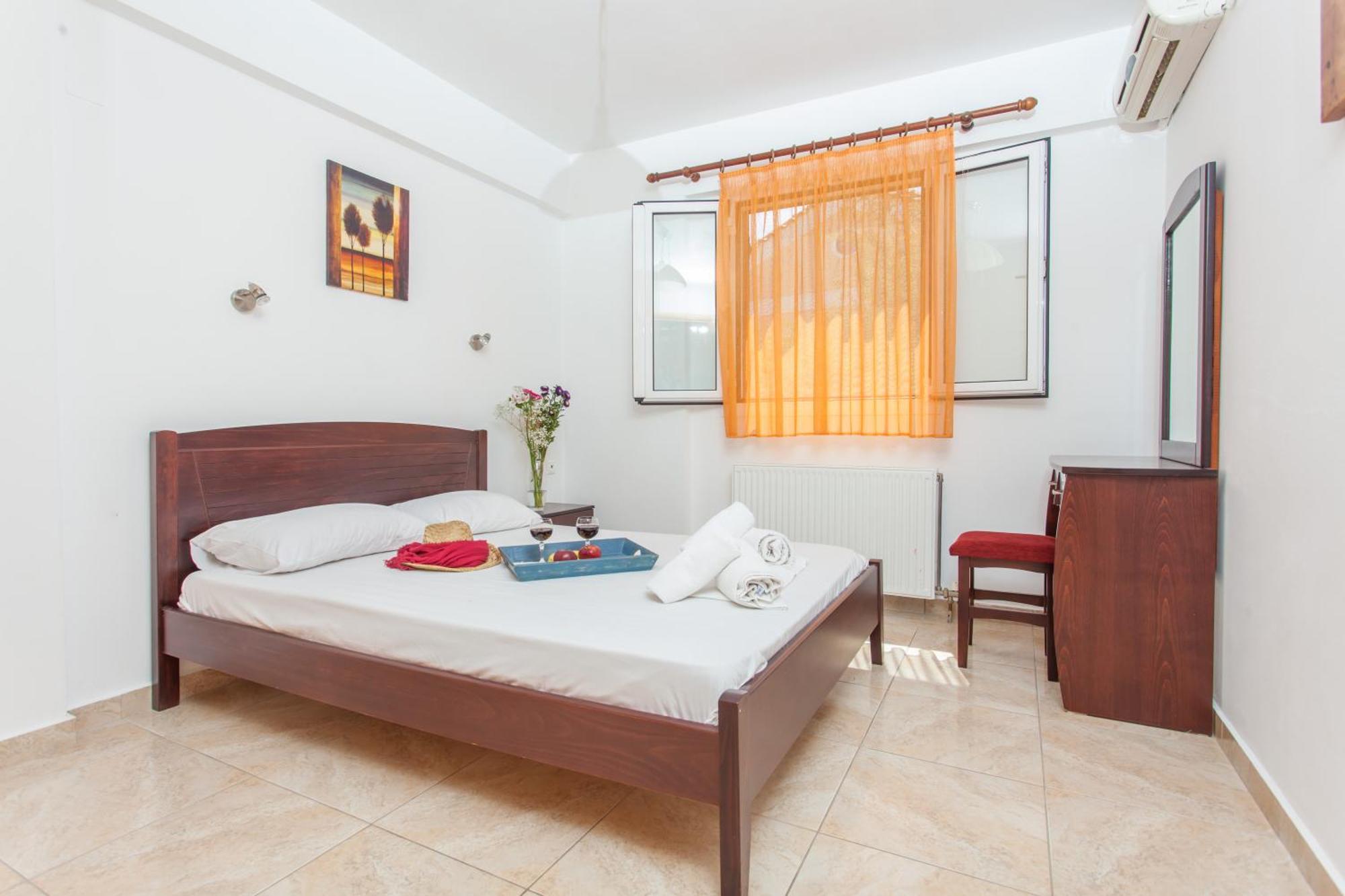 Cozy Apartments In City'S Suburbs Лефкада Екстериор снимка